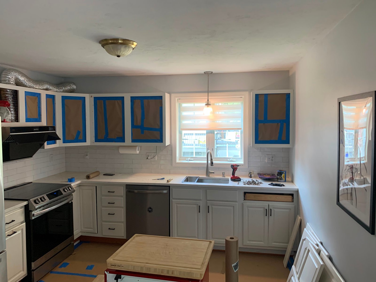 Enclosed, dark kitchen before remodel